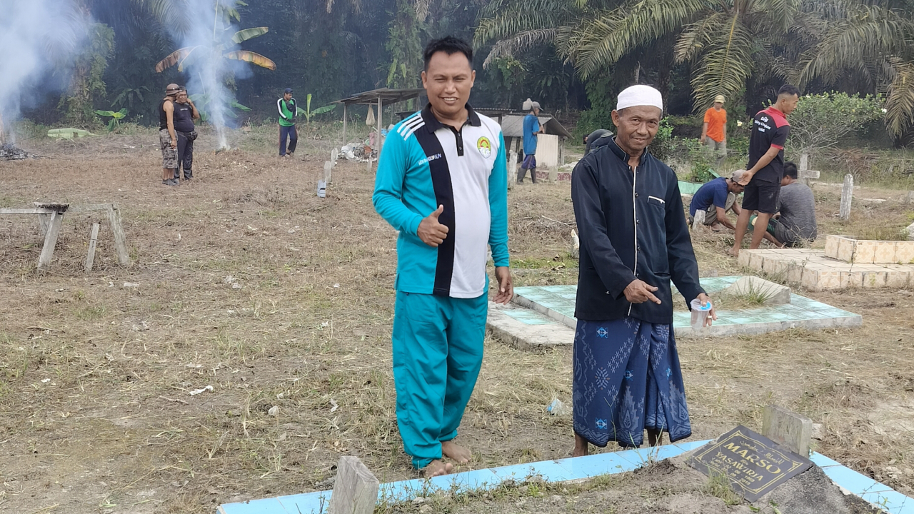 Gerakan gotong royong bersih bersih lingkungan
