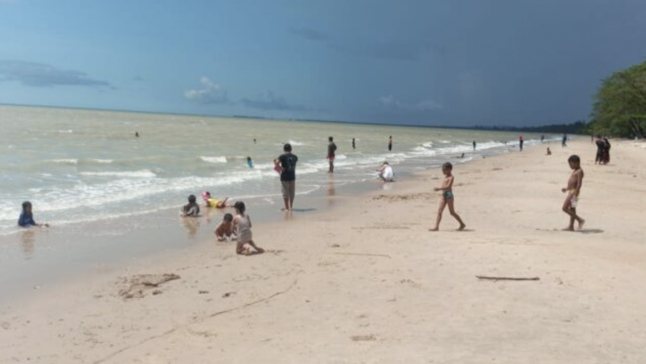 Pantai Tanah Hitam