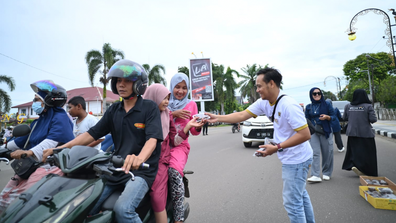 Inspirasi Ramadan, Wartawan Ketapang Gelar Aksi Berbagi 1.500 Takjil