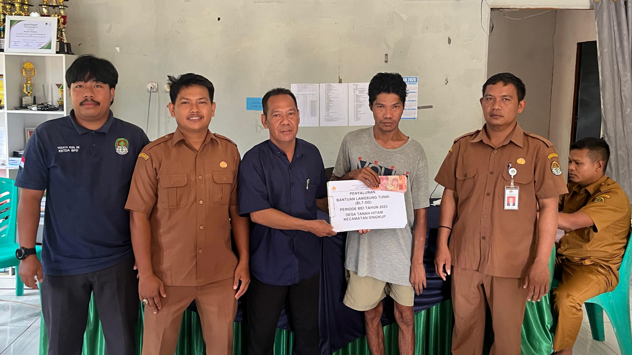 Penyaluran Bantuan Langsung Tunai Bulan Mei-Juni 2025 Desa Tanah Hitam Sebanyak 20 KK