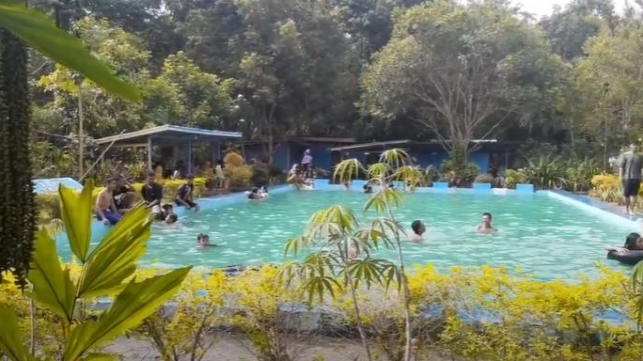 Kolam Renang Desa Lalang Panjang