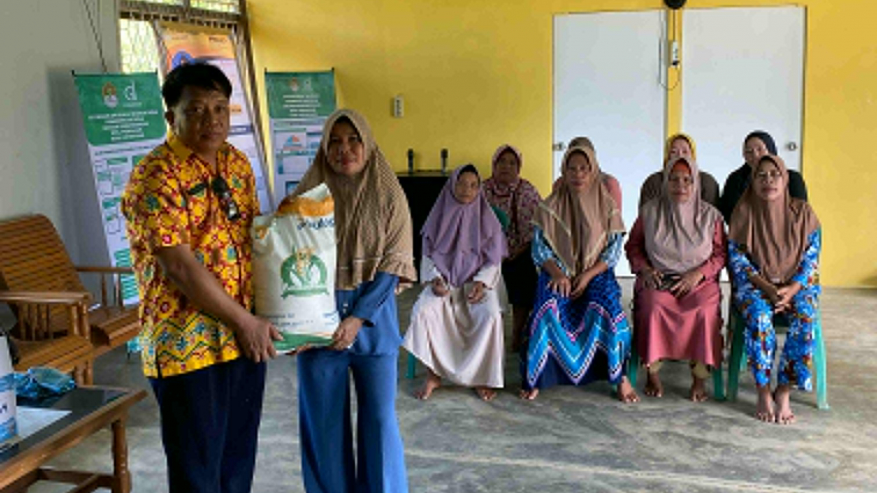 Bantuan Pangan Juni-Juli 2025 Disalurkan di Desa Muara Gerunggang