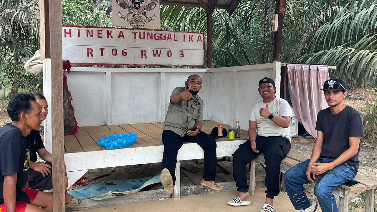 Dinas Transmigrasi Tinjau dan Ukur Jalan di Dusun Sumber Jaya Desa Beringin Jaya