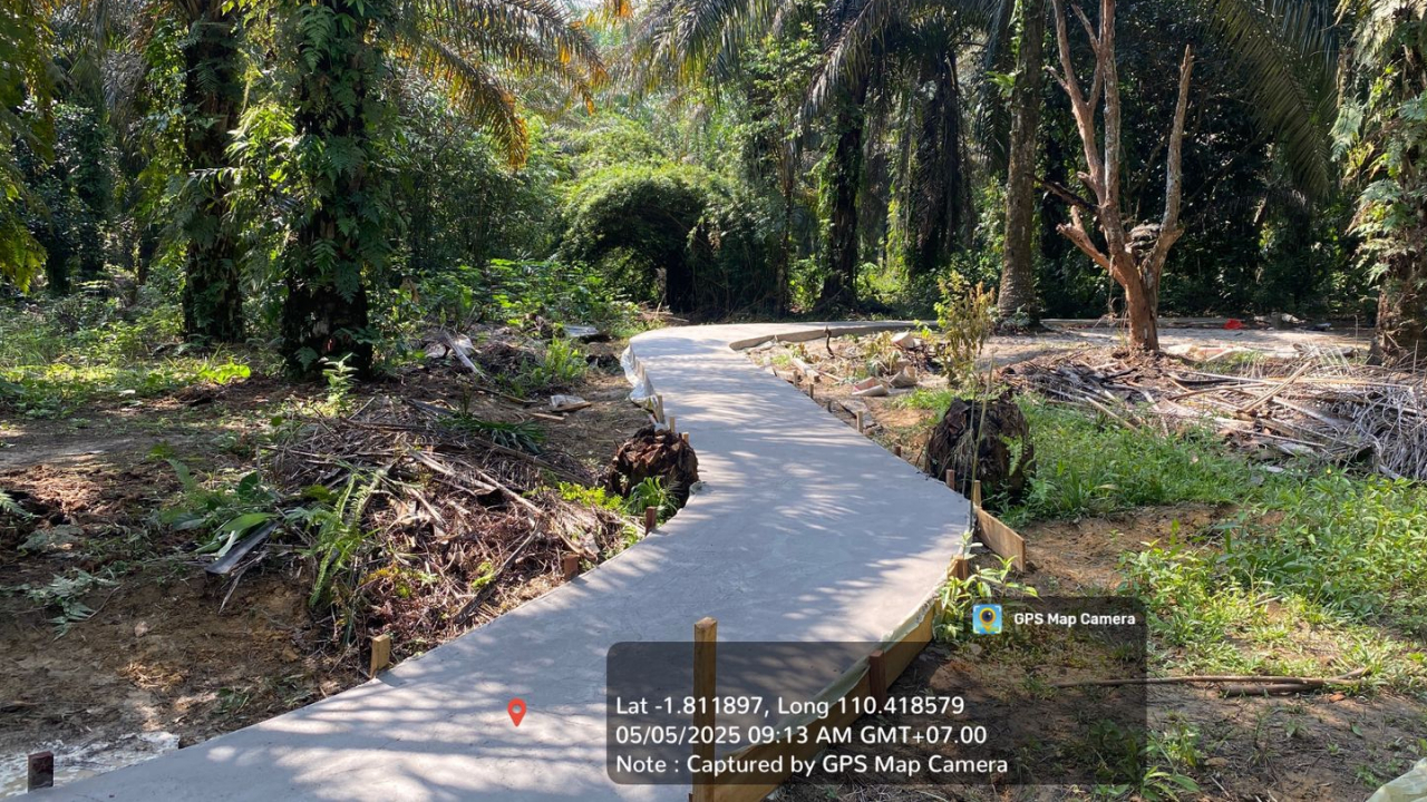 Peningkatan Infrastruktur Jalan Beton di RT 05 Desa Suka Mulya