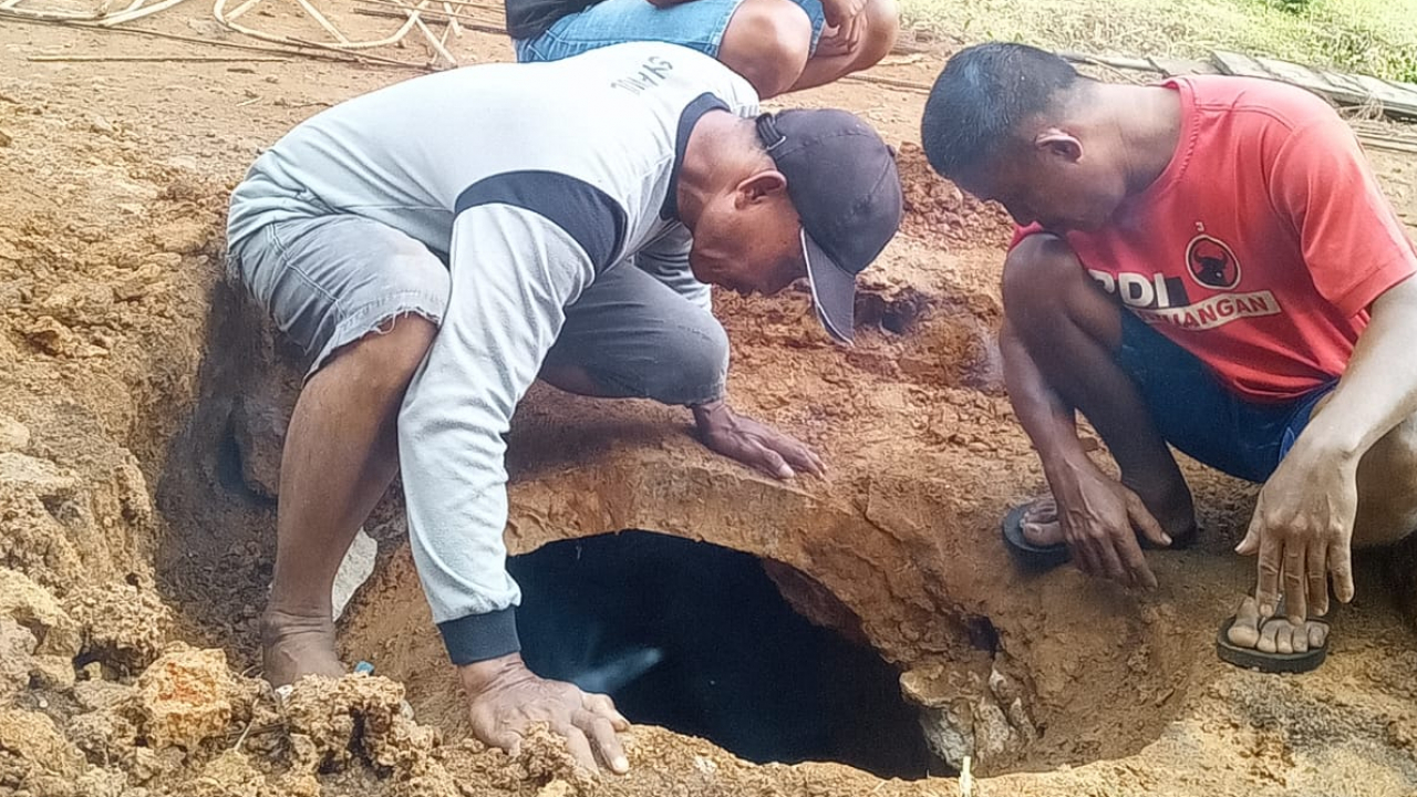 Perbaiki Gorong-Gorong, Warga Harapan Baru Gotong Royong.