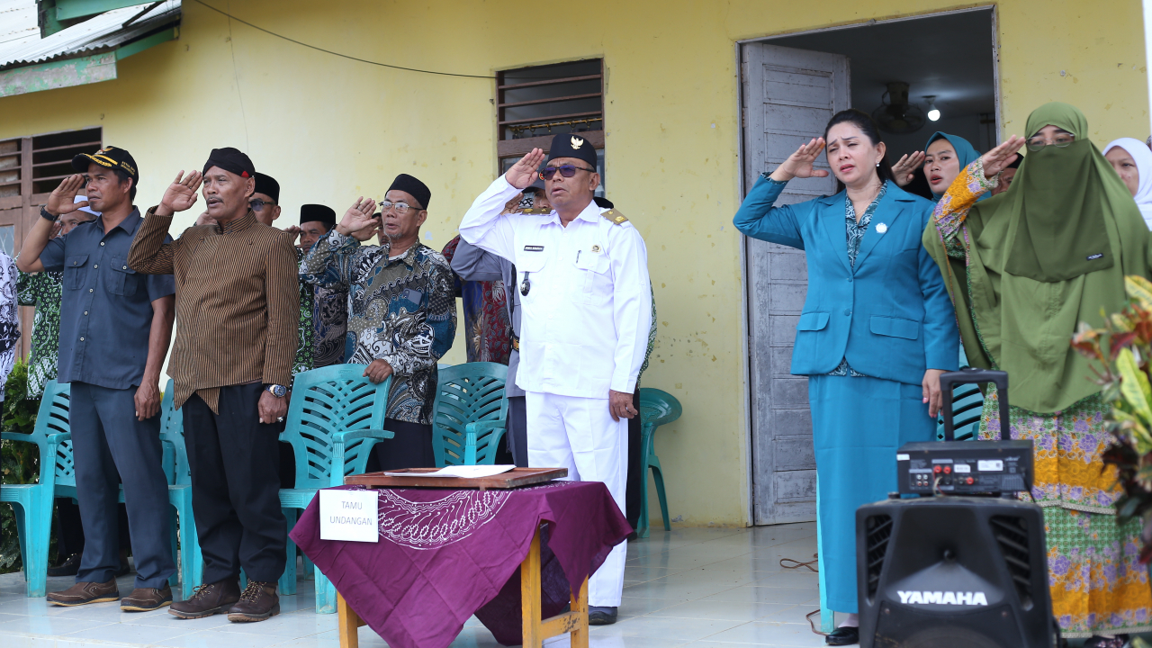 Pelaksanaan Upacara Bendera Memperingati HUT RI Ke-80 di Desa Kepuluk