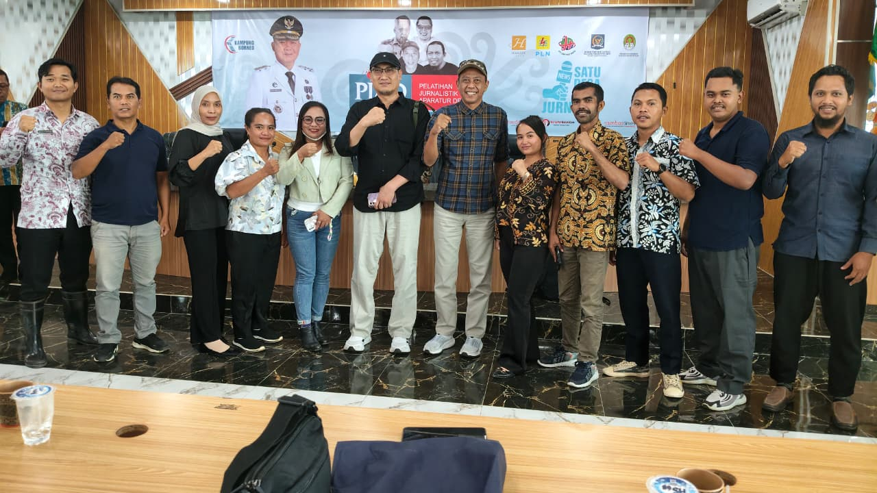 100 Peserta Perangkat Desa ikut serat Pelatihan Jurnalistik Aparatur Desa ( PJAD ) di Aula kantor Bupati Ketapang