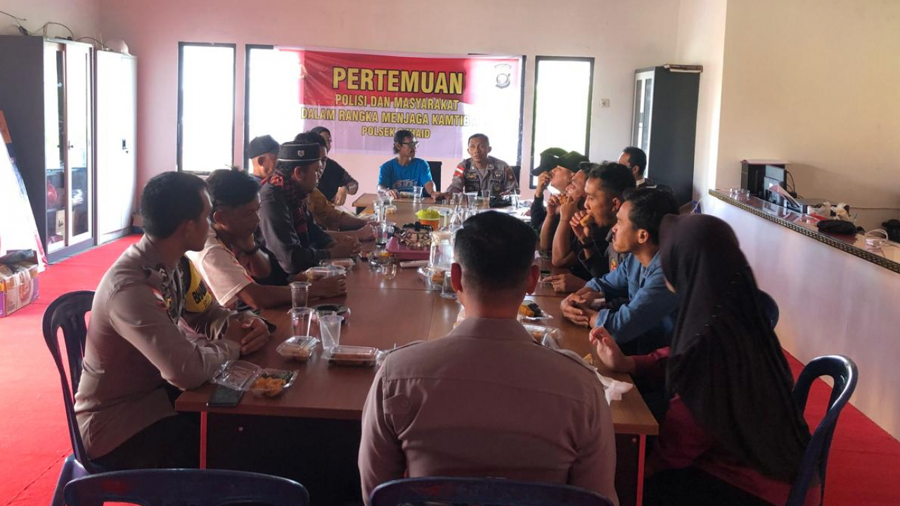 PERTEMUAN POLISI DAN MASYARAKAT DALAM RANGKA MENJAGA KAMTIBMAS POLSEK SUHAID