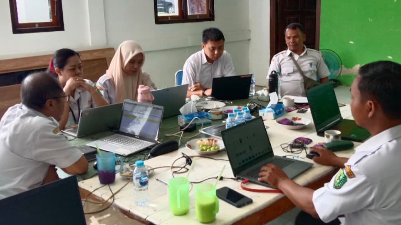 Rapat Kerja dan monitoring serta evaluasi terkait tata kelola PPID Desa Sahan Bersama PPID Utama Kabupaten Bengkayang Tahun 2026