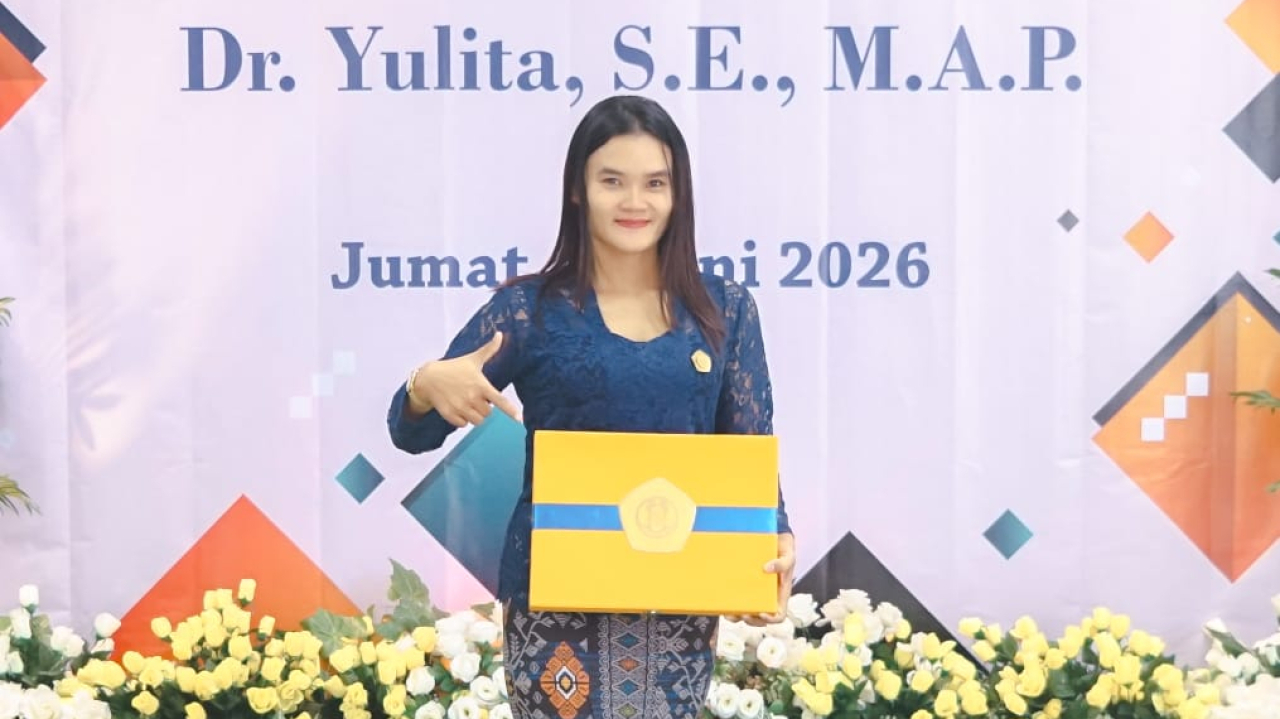 Dr. Yulita, S.E., M.A.P, Anak Petani dari Dusun Melayang Sukses  Mendapatkan Gelar Doktor Muda di Kabupaten Bengkayang