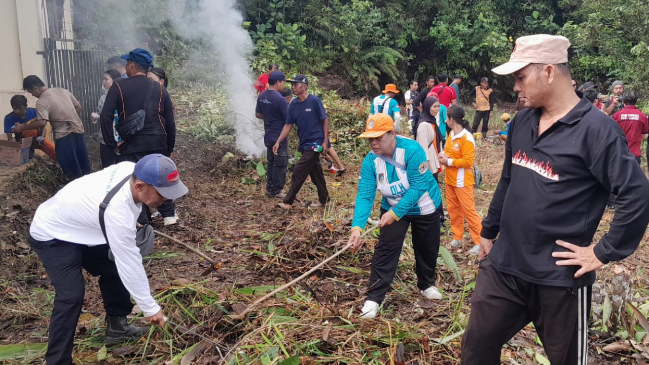 Kerja Bakti Desa Hilir Kantor: Lestarikan Lingkungan
