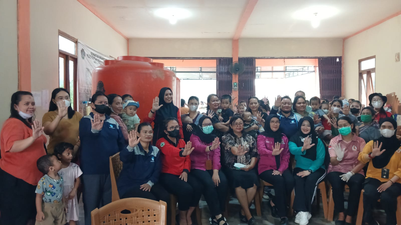 POSYANDU TERATAI DESA HILIR KANTOR BERSAMA DINAS KESEHATAN, PENGENDALIAN PENDUDUK DAN KELUARGA BERENCANA KABUPATEN LANDAK DORONG PERCEPATAN PENURUNAN STUNTING