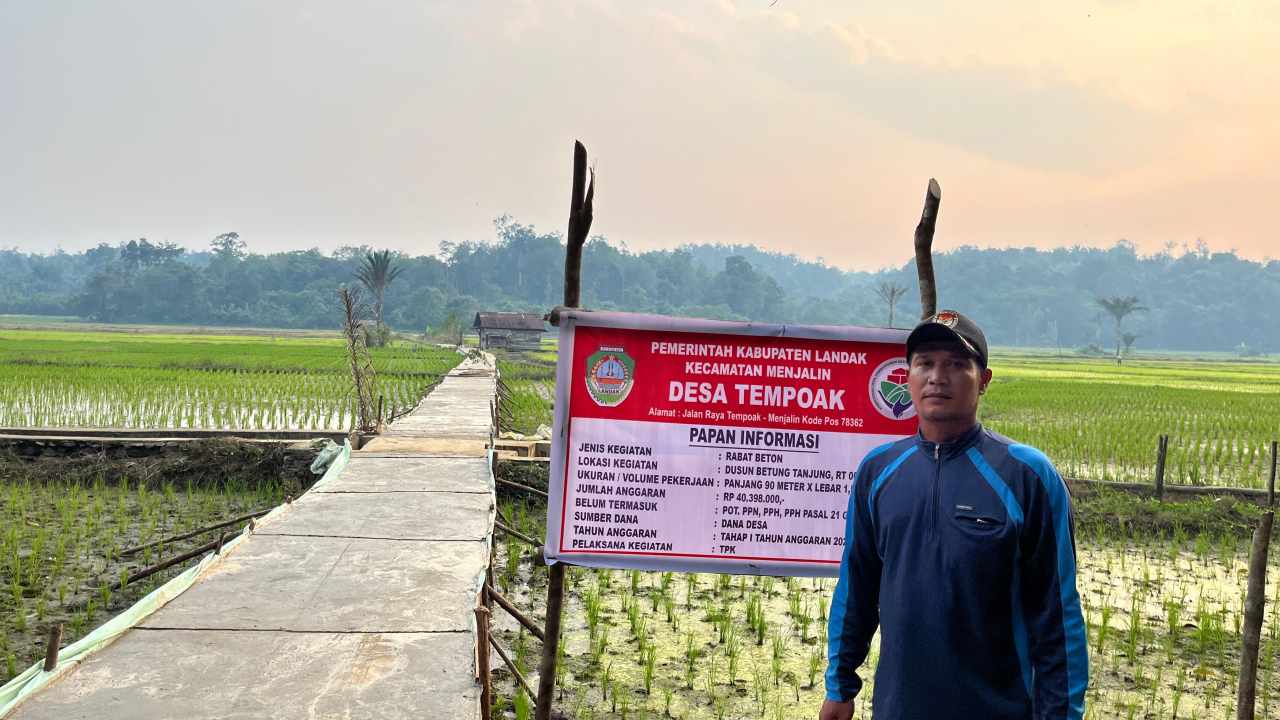 Jalan Tani Baru di Desa Tempoak, Kecamatan Menjalin
