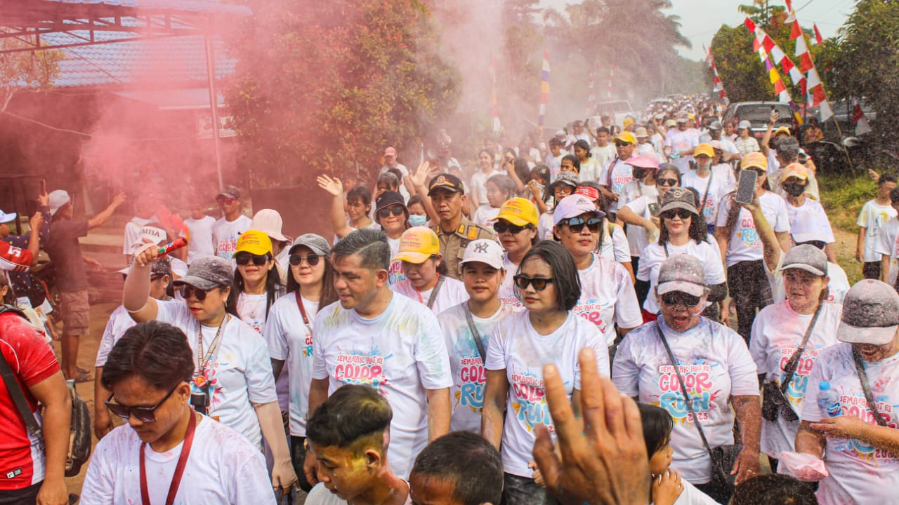 Meriahnya Color Run Anti Narkotika di Desa Tempoak