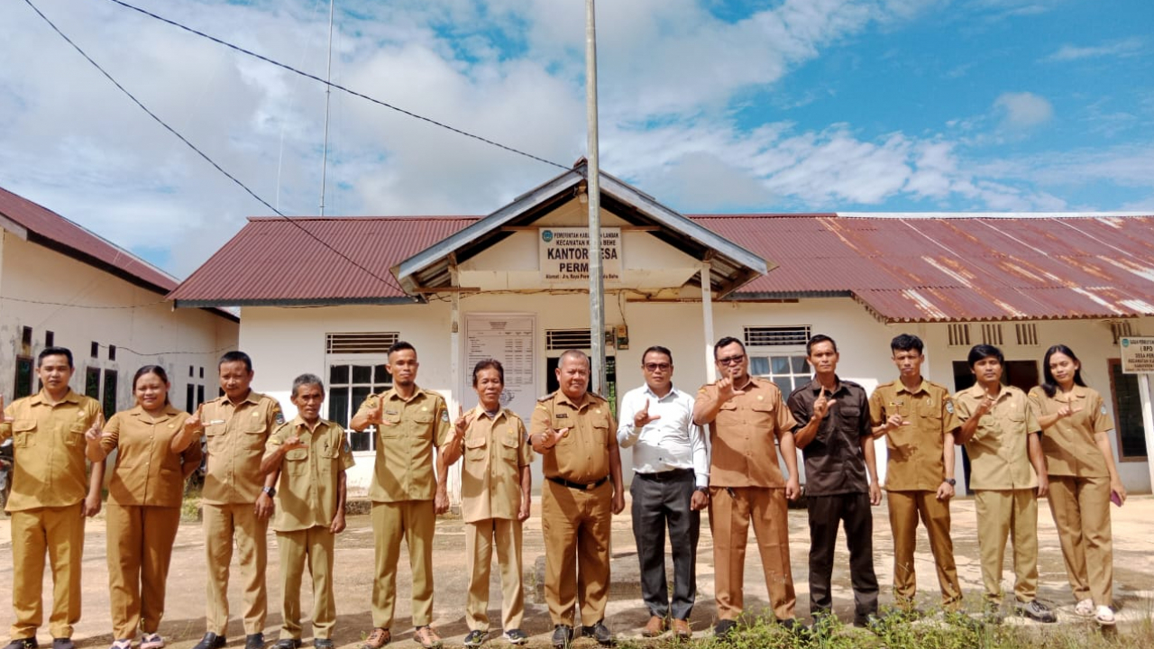 Pelaksanaan Apel Pagi Rutin di Pemerintah Desa Permiit