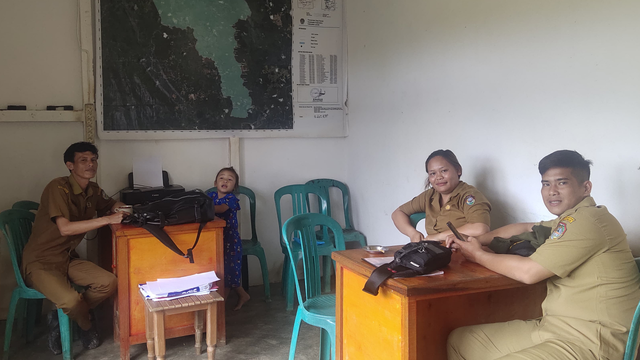 Rutinitas Pelayanan Publik di Kantor Desa Permiit