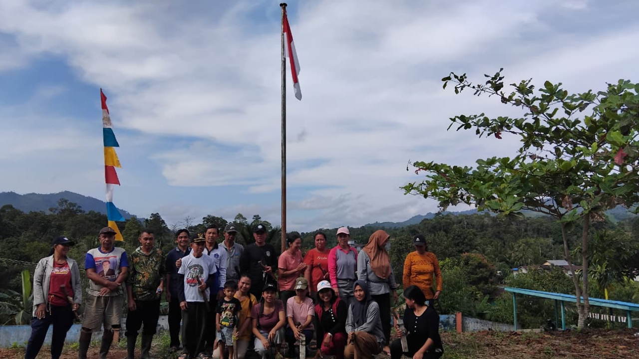Jumat Bersih di Desa Tamang, Kecamatan Nanga Mahap, Kabupaten Sekadau