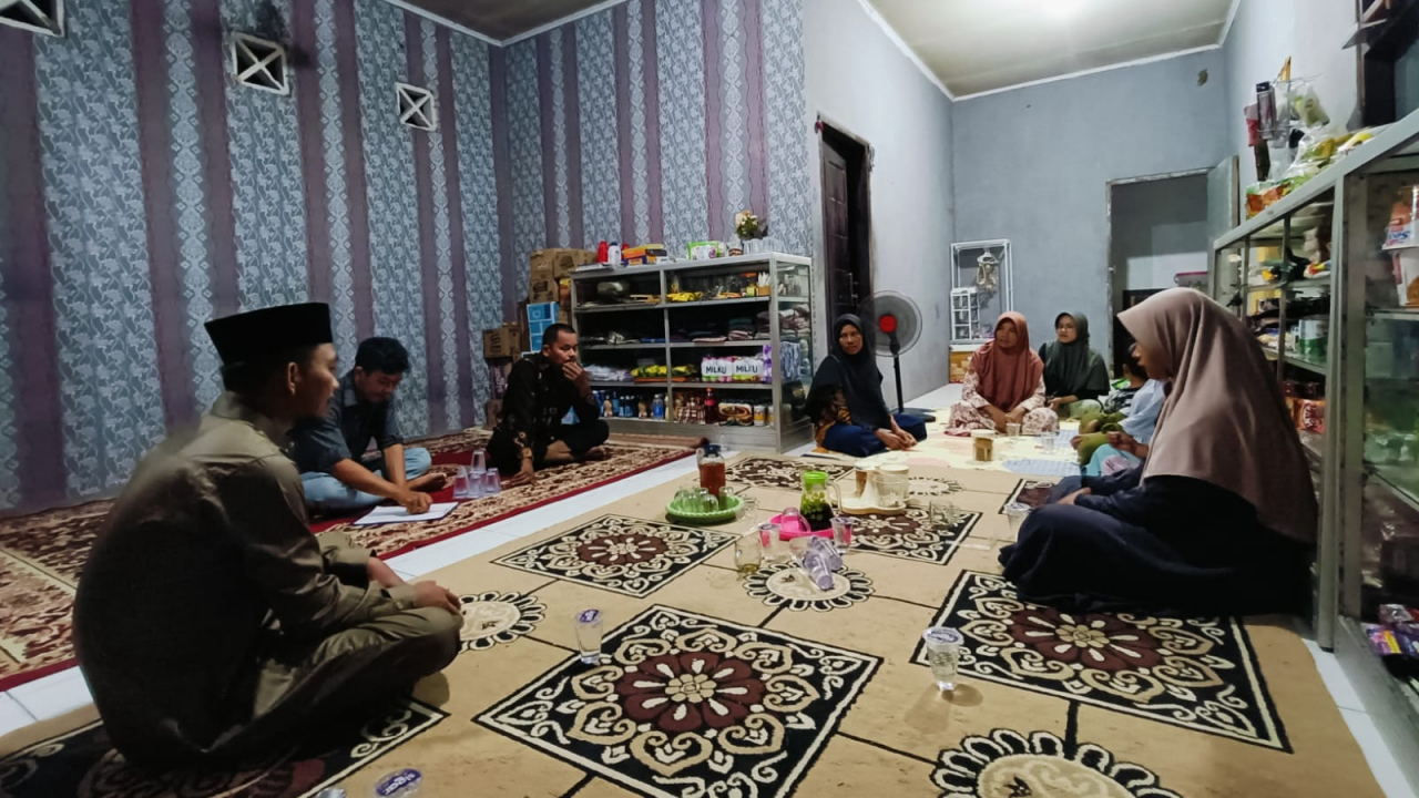 Rapat Rutin Lingkungan RT. 007 di Desa Sabuai