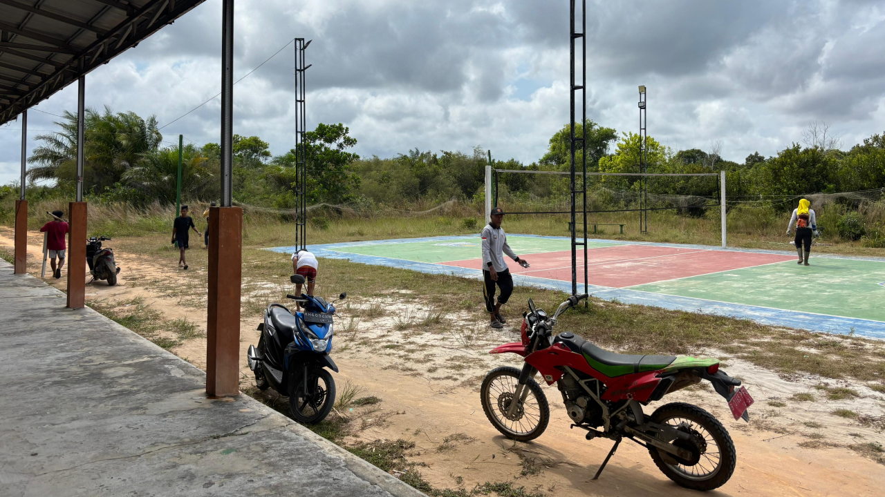 Kerja Bakti Sabuai: Siapkan Lapangan HUT RI ke-80