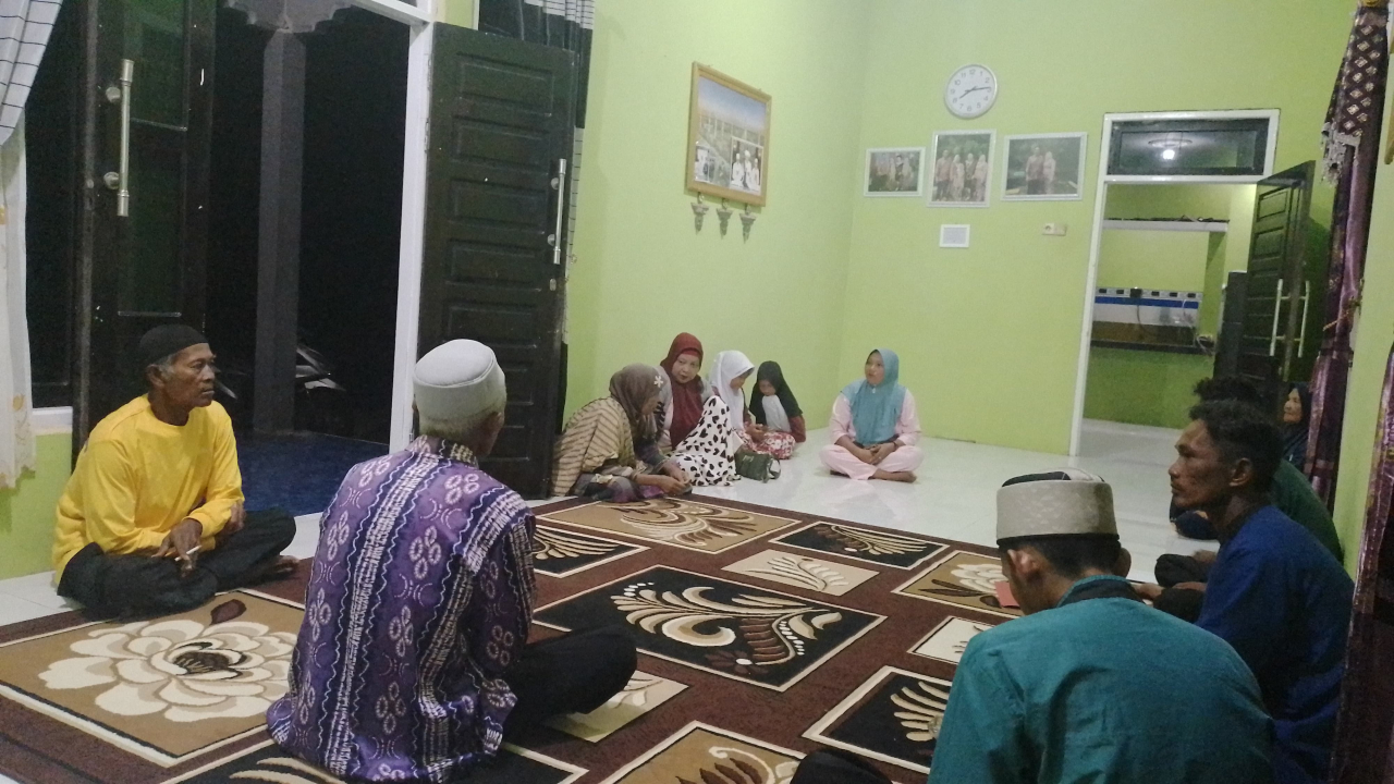 Rapat Rutin Lingkungan RT. 005 di Desa Sabuai Bahas Keamanan dan Kebersihan