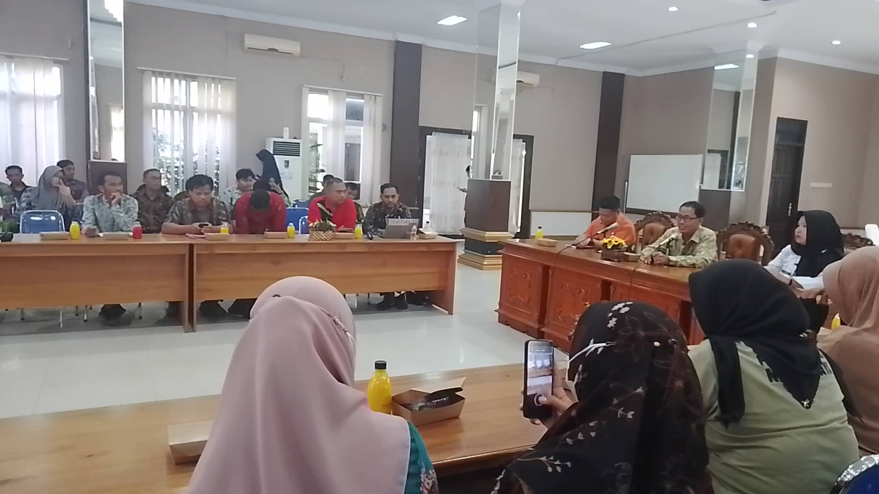 Rapat Koordinasi Kasi Kesra se-Kotawaringin Barat Bahas Penerapan SPM di Desa