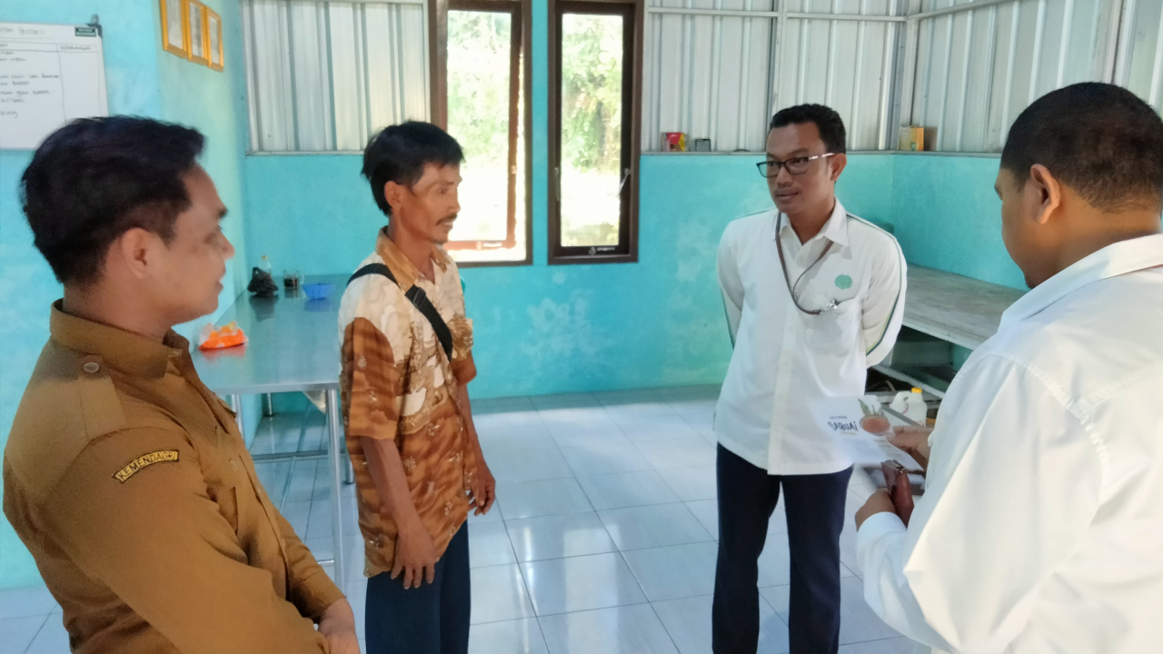 Potensi Gula Nipah di Desa Sabuai: Tim CSR CBI Group diskusi terkait produk UKM Lokal