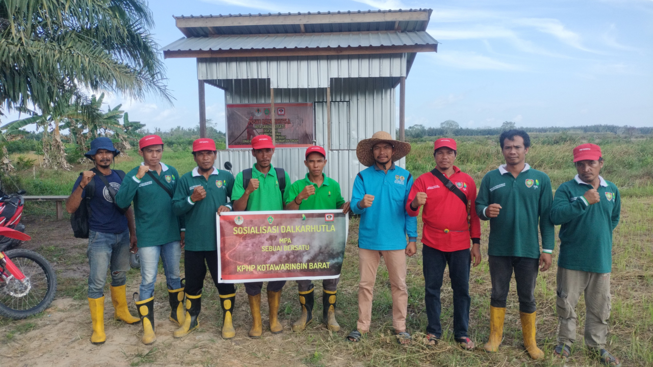 Patroli dan Sosialisasi Rutin Dalkarhutla di Desa Sabuai