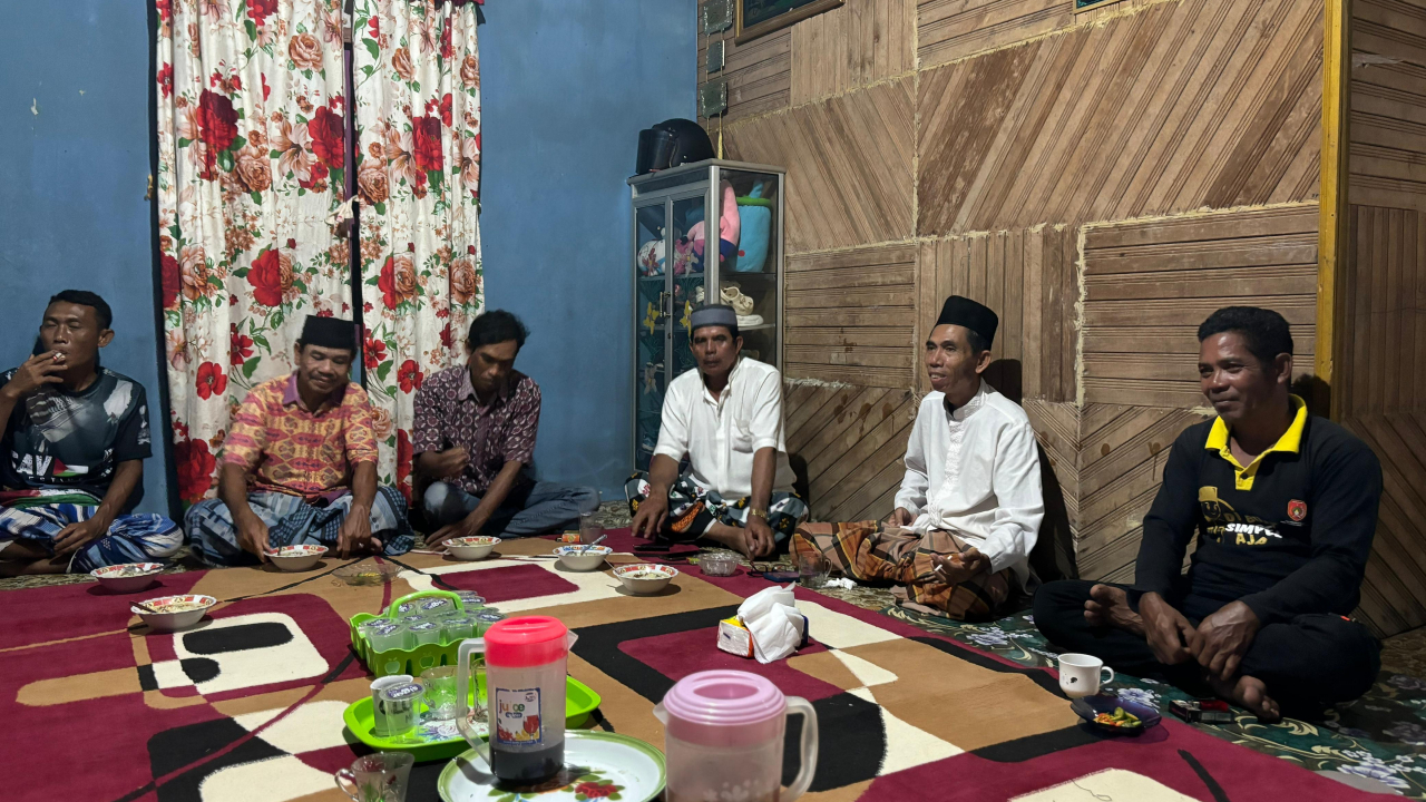 Rapat Rutin RT 001 Desa Sabuai: Gotong Royong dan Penghijauan Lingkungan