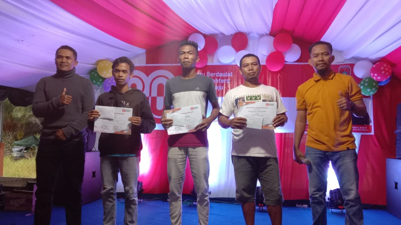 Kepala Desa Sabuai Tutup Lomba HUT RI Ke-80