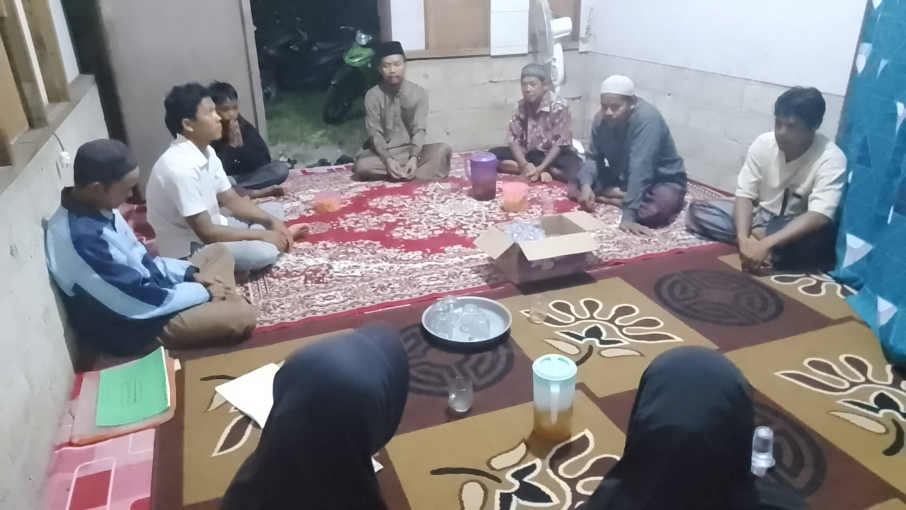Rapat Rutin RT 007 di Desa Sabuai