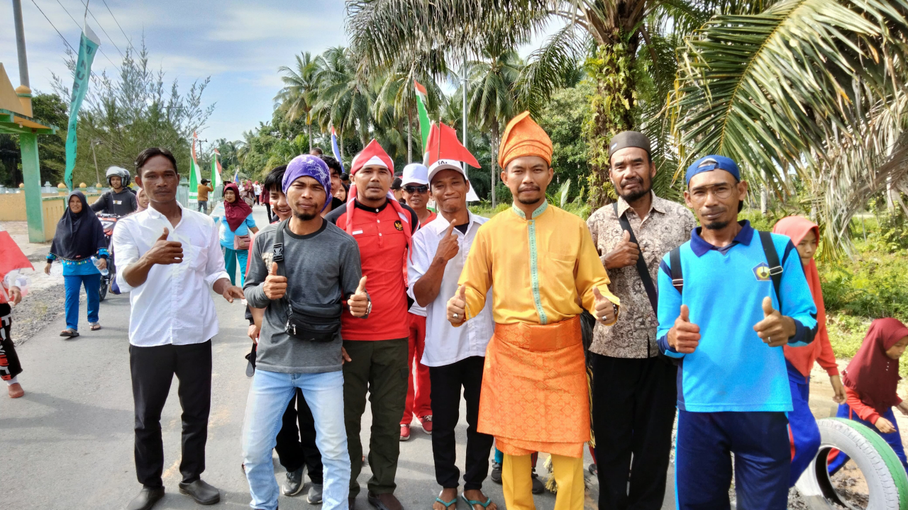 ### Jalan Sehat Meriahkan HUT RI ke-79 di Desa Sabuai