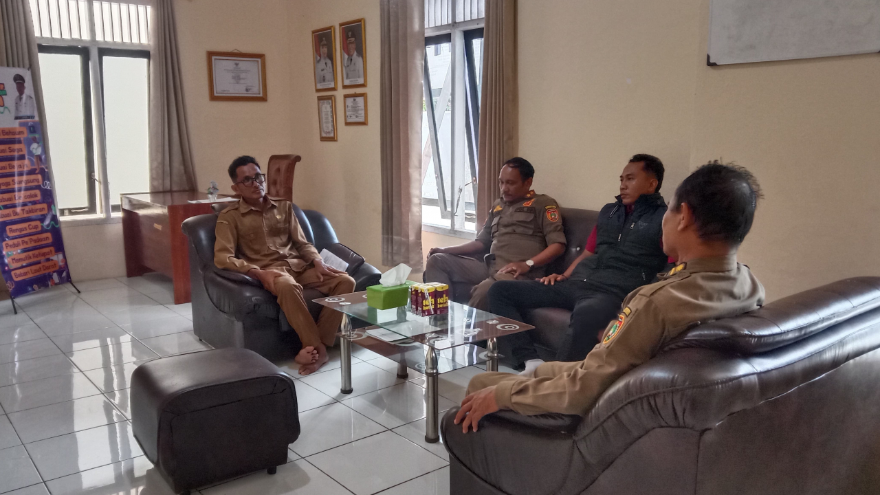 Pendataan Tempat Penginapan dan Hiburan di Wisata Pantai Desa Sabuai oleh Satpol PP Kotawaringin Barat