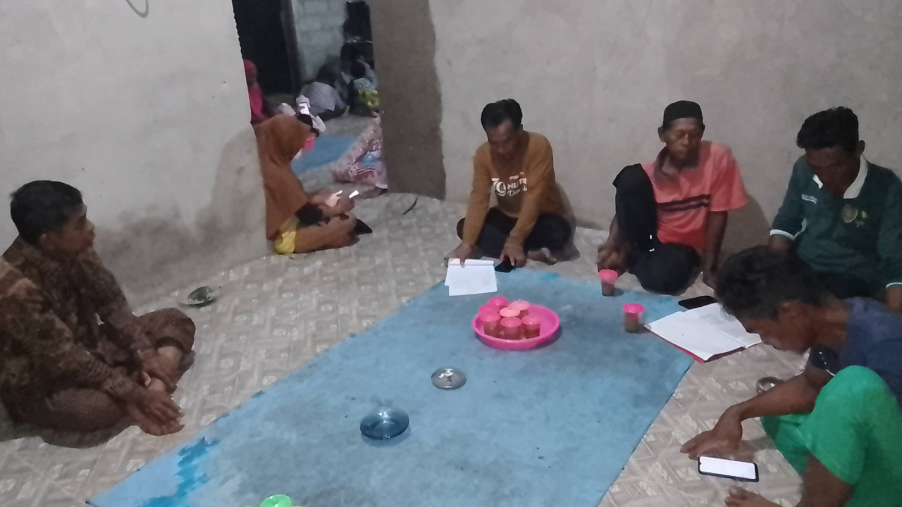Rapat Rutin Lingkungan RT. 005 di Desa Sabuai