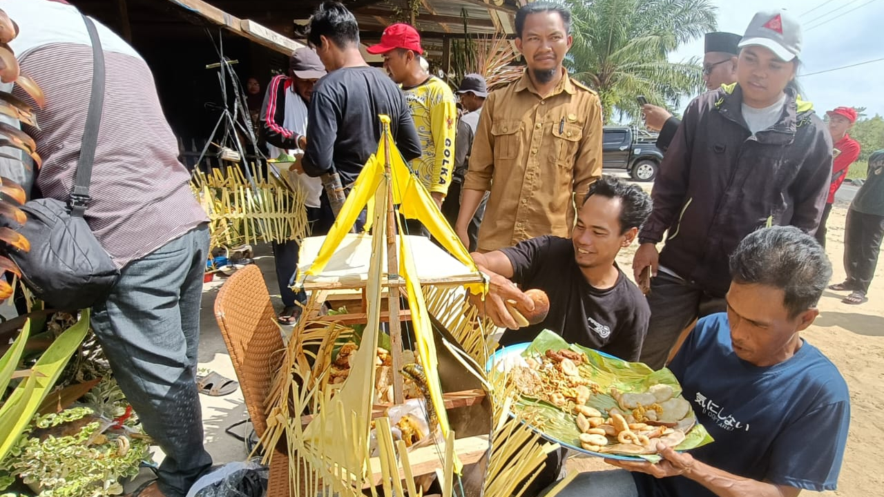 Bebari Laut Darat Sabuai: Tradisi Adat Tahunan