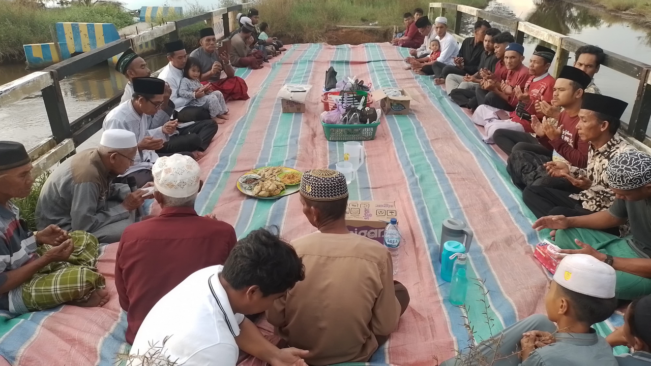 Tradisi Memutik Ketupat di Desa Sabuai, Sambut Tahun Baru Islam 1 Muharram 1447 H