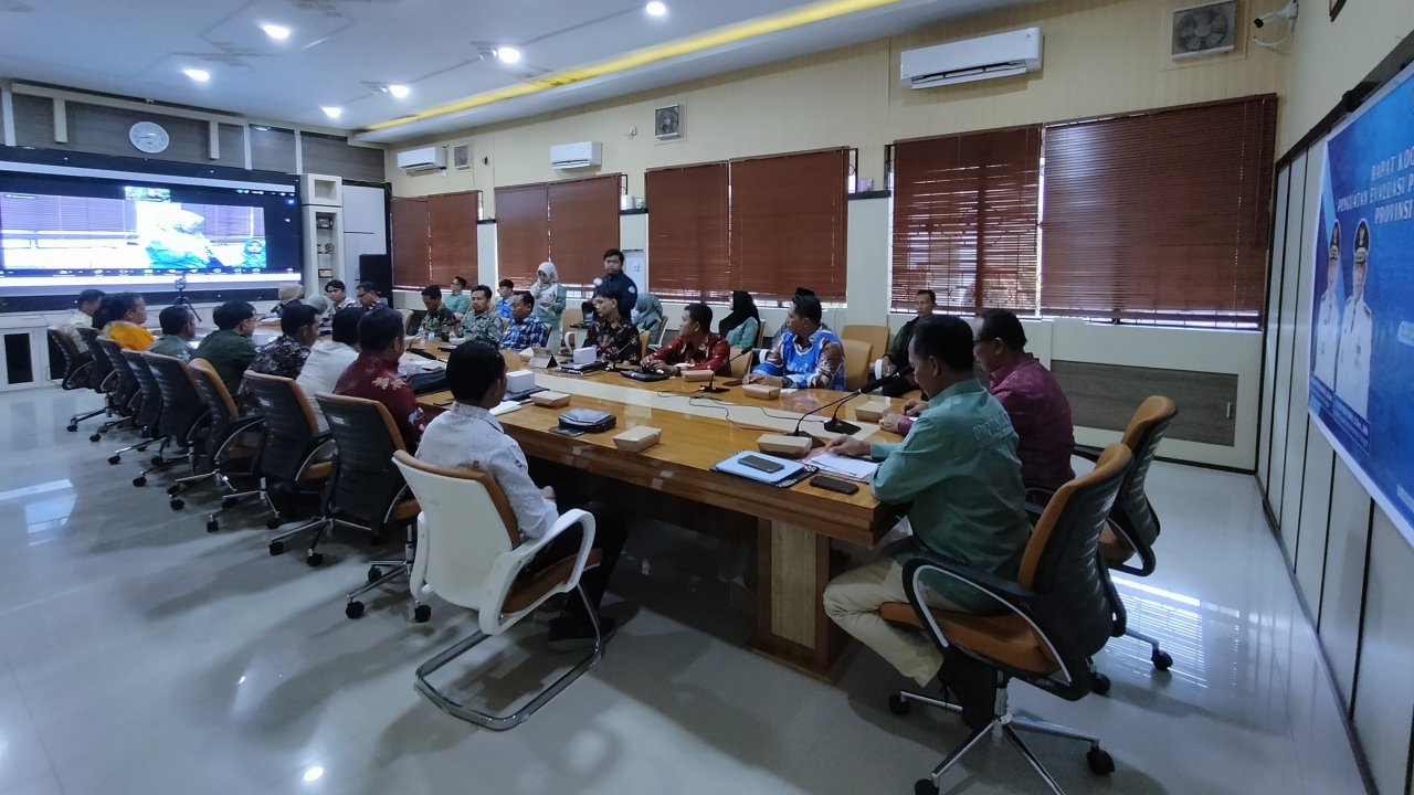 Kepala Desa Sabuai Hadiri Rapat Koordinasi Evaluasi Perkembangan Desa