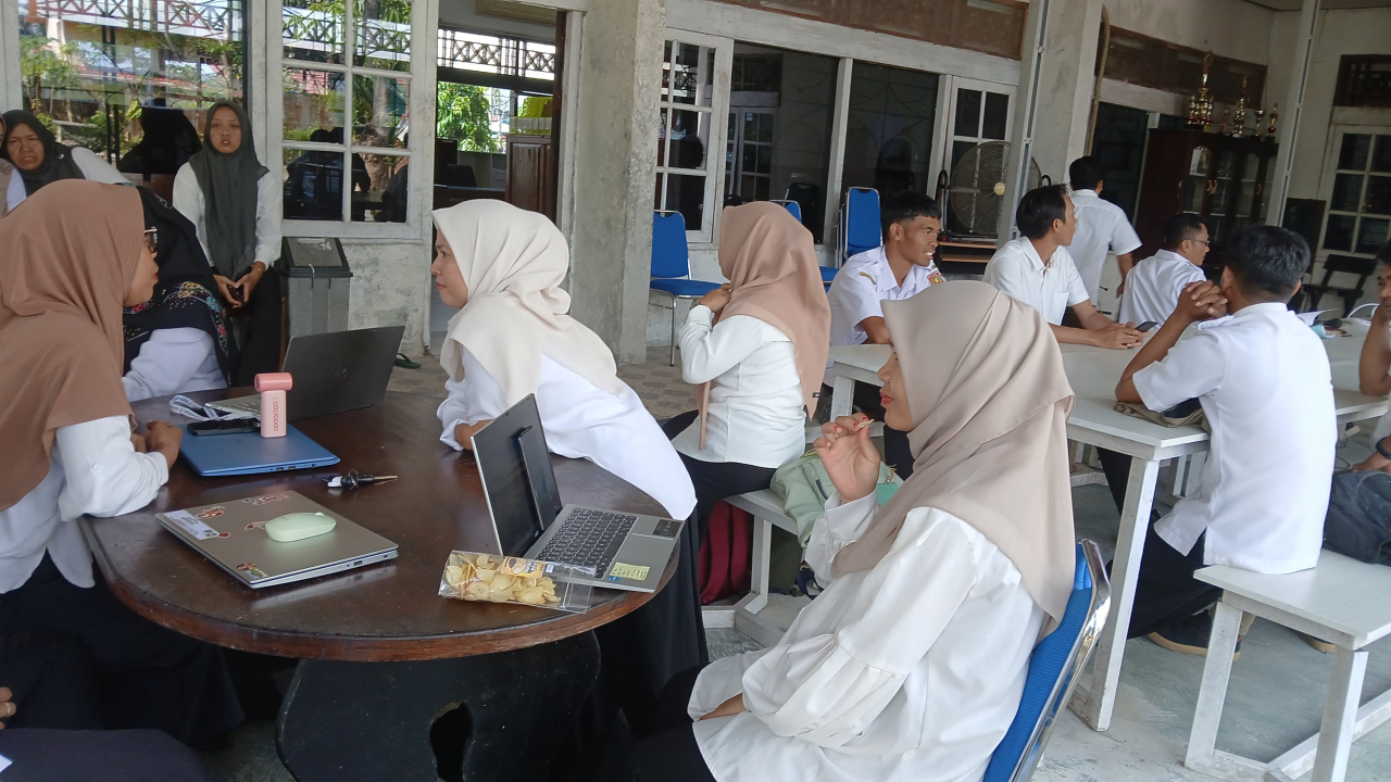 Kaur Keuangan dan Operator Desa Sabuai Ikuti Sosialisasi E-Billing dan Pelaporan SPT di Kecamatan Kumai