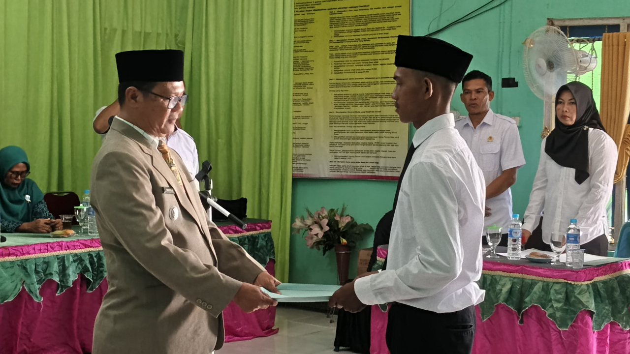 HASANAL BULGIAH DILANTIK GANTIKAN ANISA SEBAGAI ANGGOTA BPD DESA JANGGI