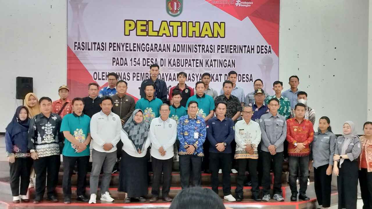 Kepala Desa dan Perangkat Desa Galinggang Ikuti Pelatihan Fasilitasi Penyelenggaraan Administrasi Pemerintahan Desa di Gedung Salawah Kasongan
