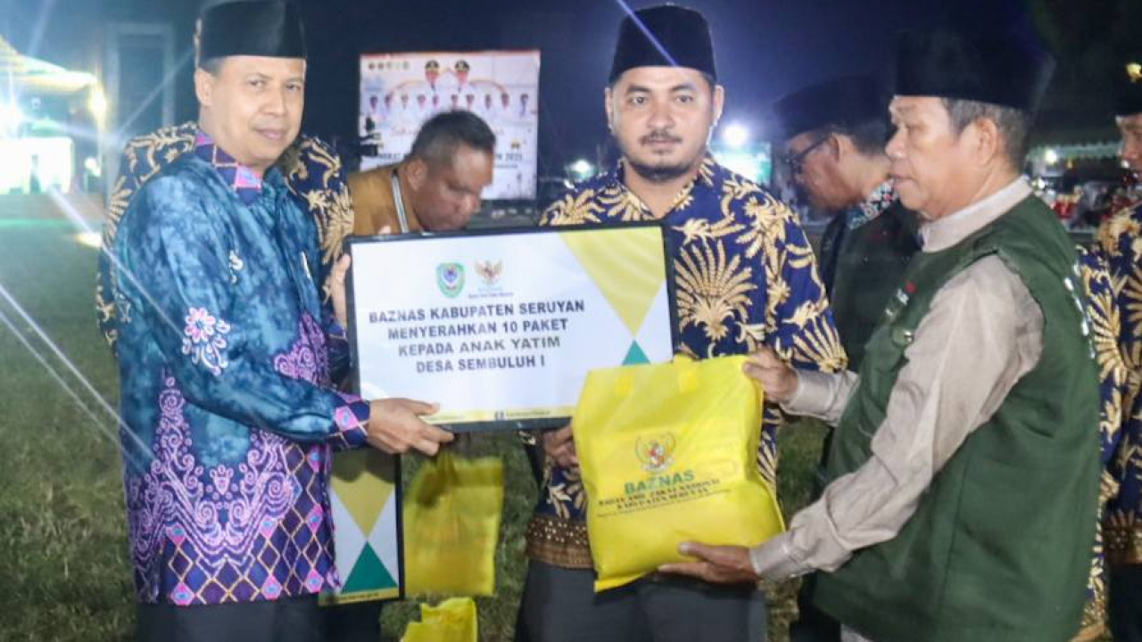 Baznas Kabupaten Seruyan serahkan 10 Paket Santunan anak Yatim