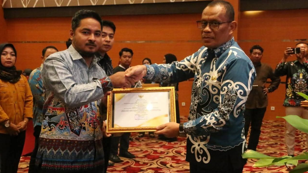 Pj Sekda Seruyan Tutup Pelatihan Implementasi Siskeudes Online dan Indeks Desa Tahun 2025