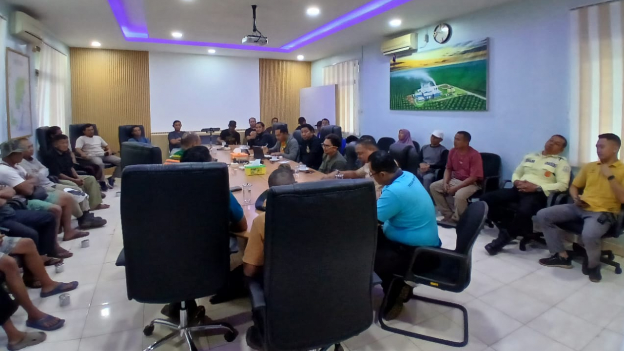 PETANI SAWIT DIDAMPINGI KADES TERAWAN MENDATANGI MANAGEMENT PT. AGRO INDOMAS MASALAH KUMBANG TANDUK