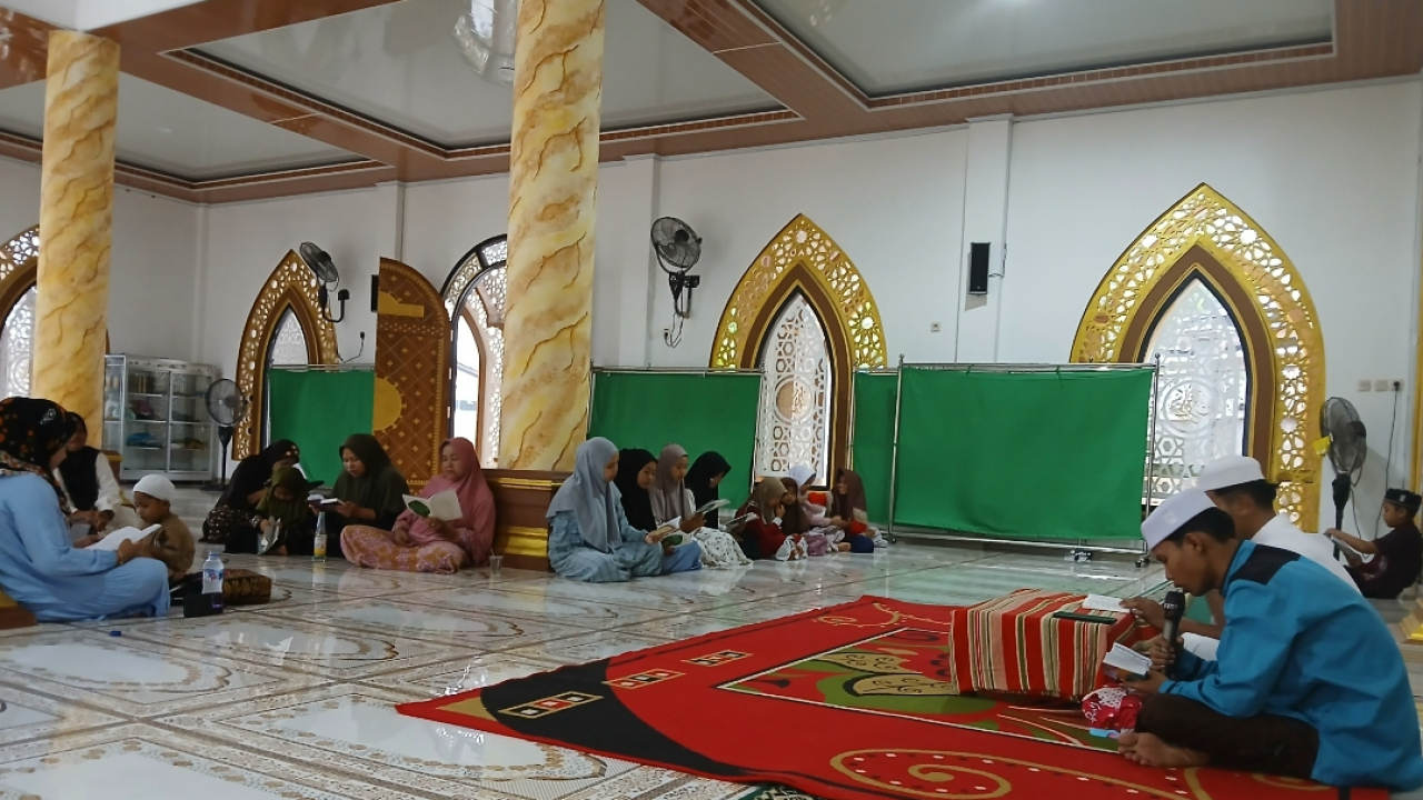 Peringatan Asyura di Masjid Darul Yamin Desa Terawan Berjalan Khidmat
