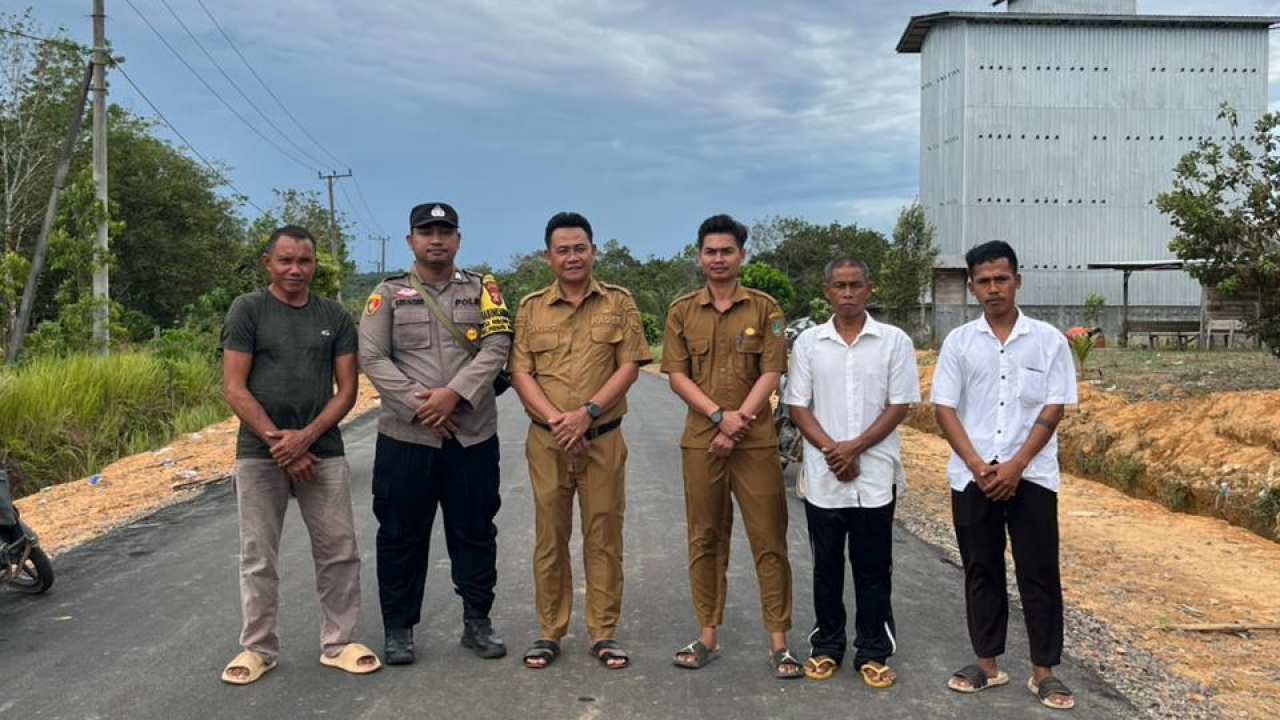 PEMERINTAH DESA NIBUNG TERJUN BERSAMA BABINKAMTIBMAS, DAN KETUA RT PASANG SPANDUK HIMBAUAN KETERTIBAN DAN PENCEGAHAN PENYALAHGUNAAN OBAT