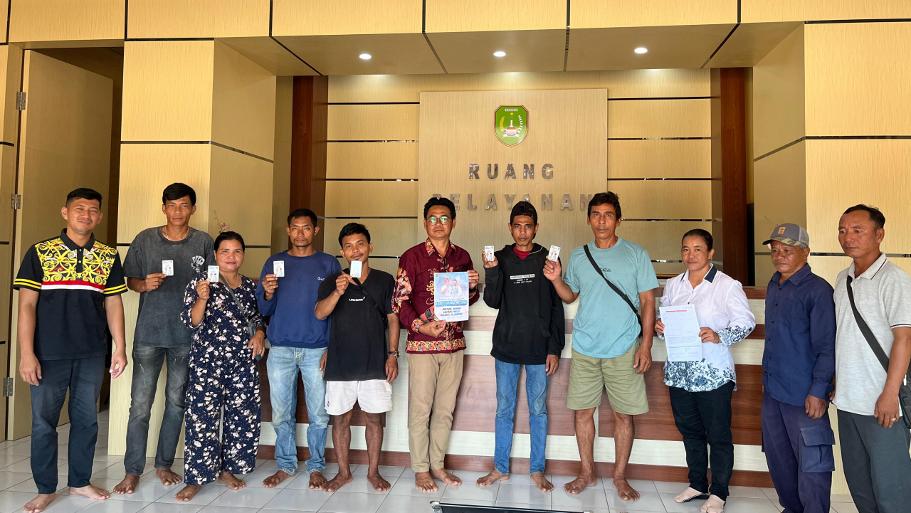 PENYERAHAN KARTU HUMA BETANG