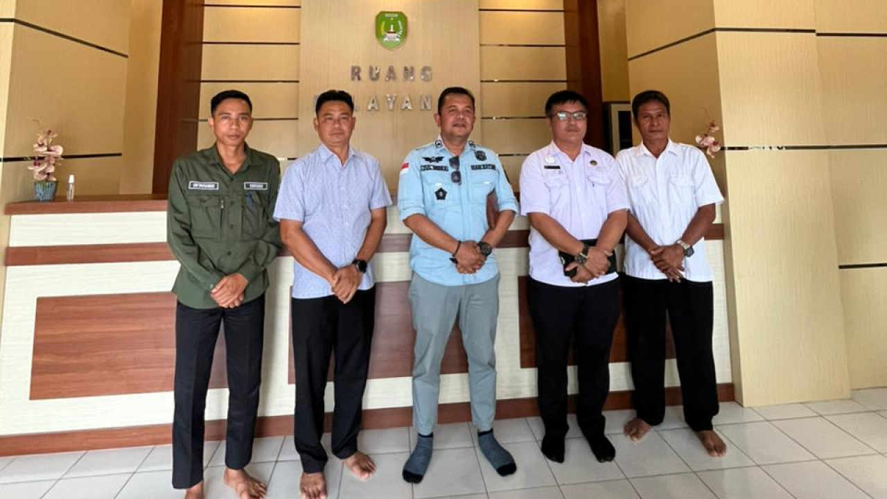 KEJAKSAAN MELALUI DATUN SAMBANGI KANTOR DESA NIBUNG TERJUN DALAM UPAYA PEMBINAAN TATA KELOLA PEMERINTAHAN DESA