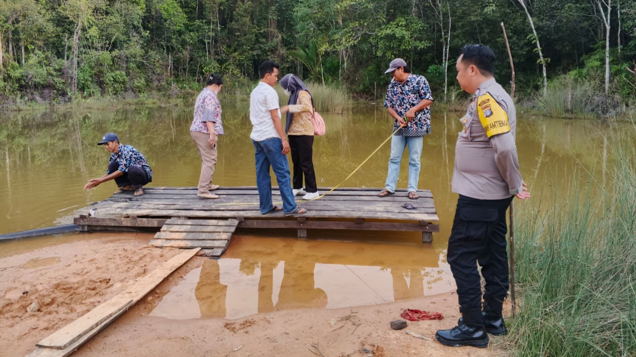 Monitoring Pembangunan Jamban Luaw Pasimbun Tahap II di Desa Matarah