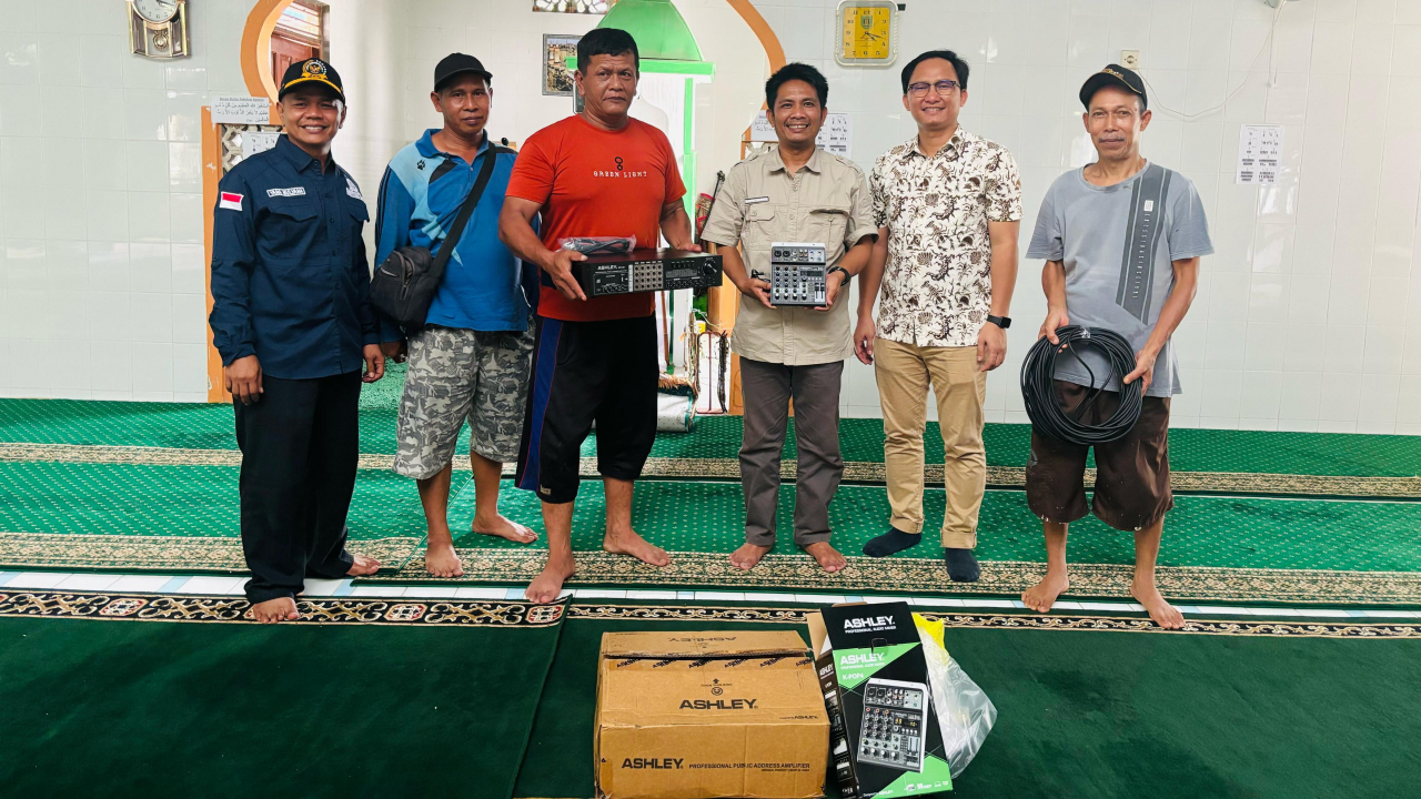 Penyaluran Bantuan Amplifier untuk Masjid Darul Ikhsan di Desa Kapar