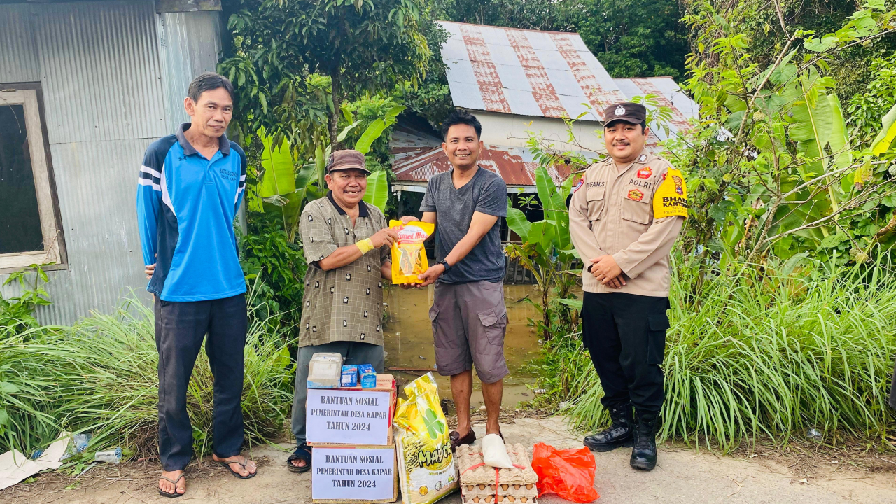Bantuan Sembako Rumah Ambruk RT.03