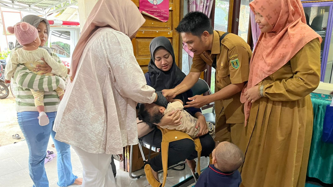 DESA KAPAR SUKSESKAN KEGIATAN PEKAN IMUNISASI NASIONAL (PIN) POLIO